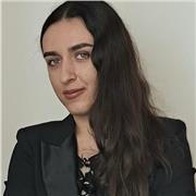 Laureata magistrale in Chimica Industriale impartisce lezioni di chimica,matematica e inglese